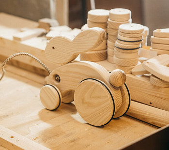 💡 Бизнес-идея: Магазин деревянных игрушек ручной работы