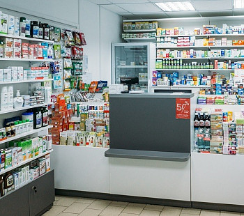 Действующие аптеки одной крупной аптечной сети | Общая среднемесячная выручка свыше 5 000 000 рублей