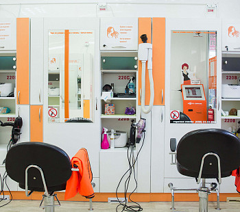 Экспресс-парикмахерская в проходной локации с укомплектованным штатом
