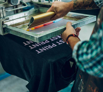 💡 Бизнес идея: Печать на футболках — интересная идея для бизнеса